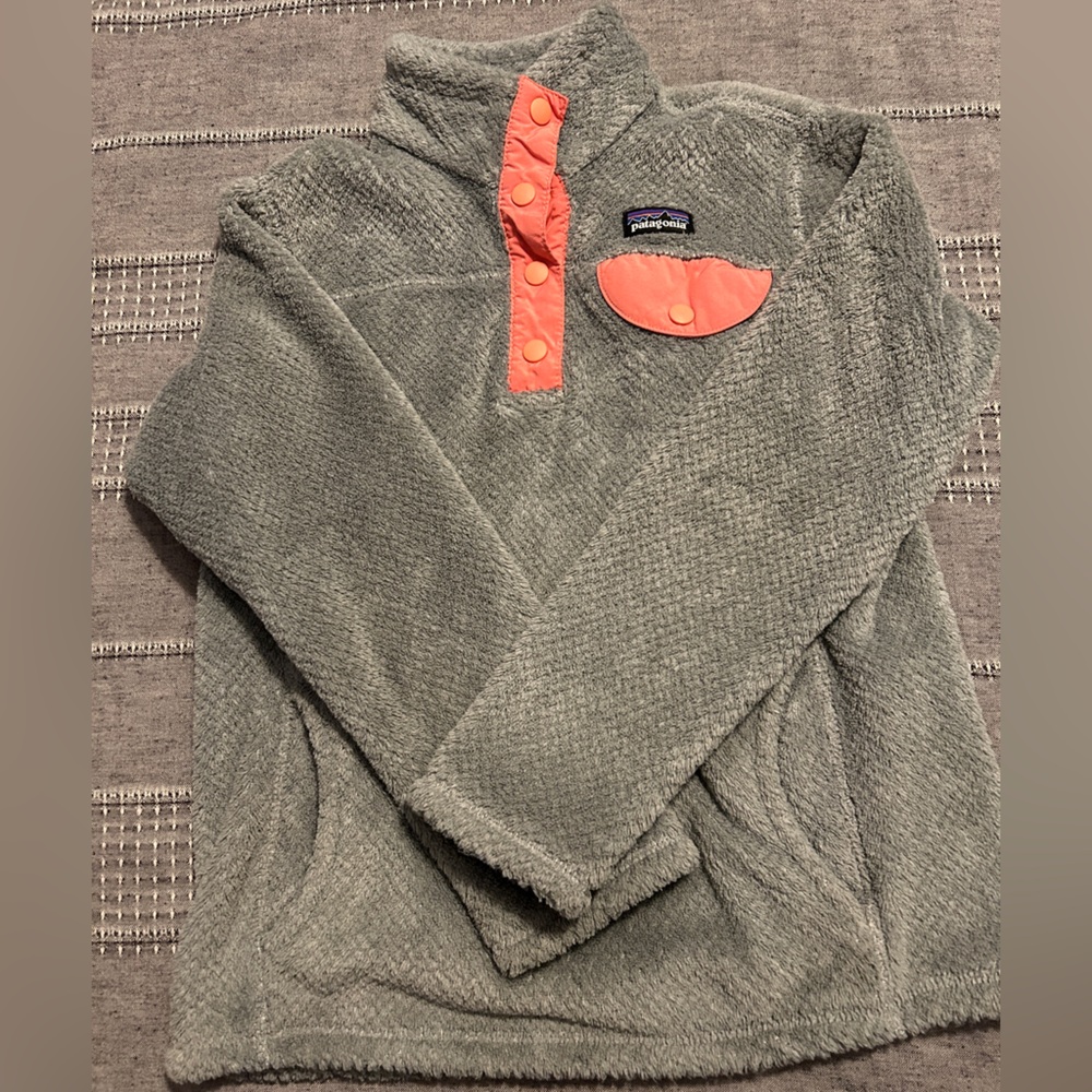 Little girl’s Patagonia Fleece top